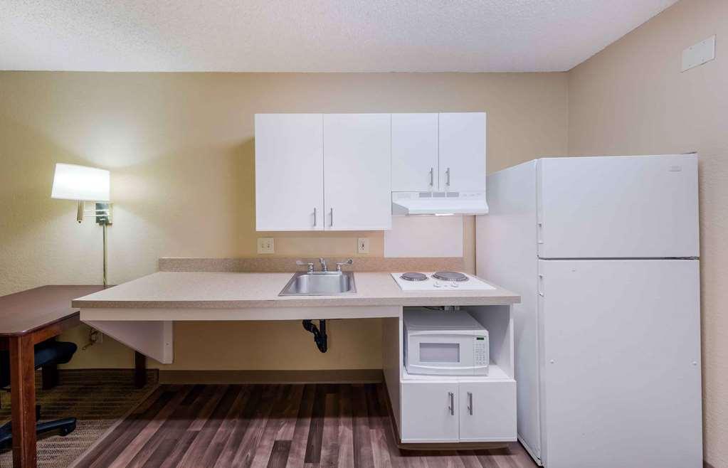 Extended Stay America Suites - Orange County - Huntington Beach Room photo